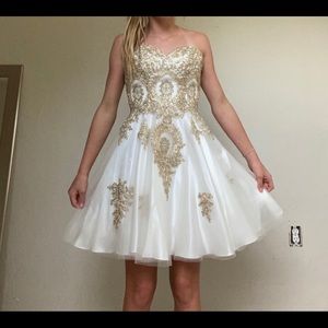 XS short homecoming dress (white and gold)
